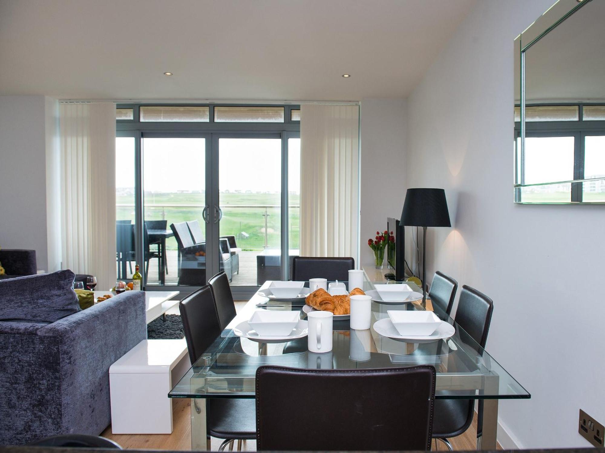 Fistral View - 3 Cribbar Apartment *